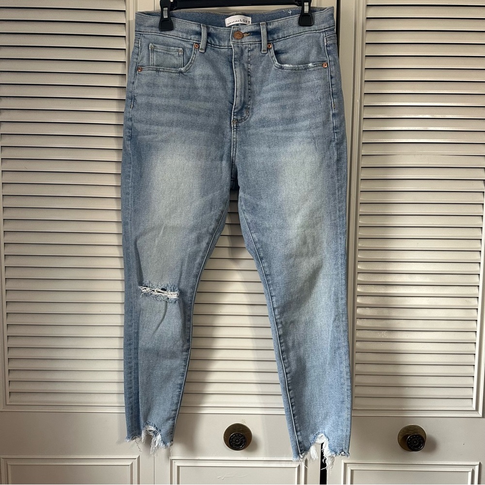LOFT Light Blue Ankle Jeans with Distressed Hem Sz 12/31